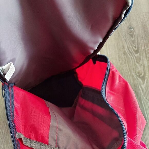 Ozark Trail Adult 10 Liter Daypack, Unisex, Red Polyester EUC - Picture 3 of 3